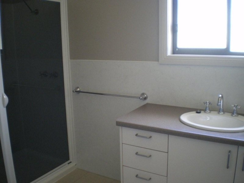 2 BEDROOM TOWN HOUSE Picture 3