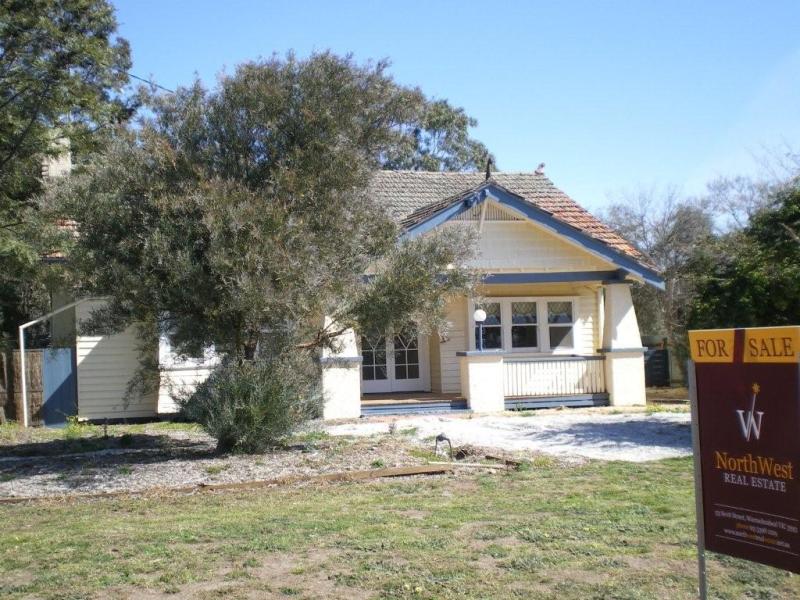 A CLASSIC CALIFORNIA BUNGALOW. REDUCED Picture 1