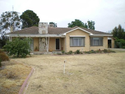 ROOM FOR THE KIDS-WARRACKNABEAL( PRICE REDUCTION!) Picture