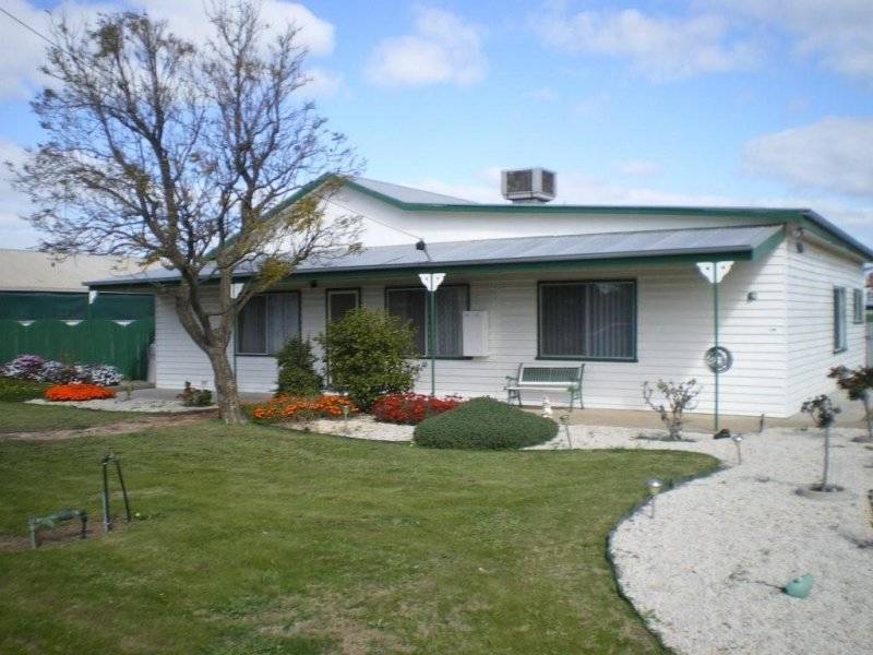 SPACIOUS FAMILY HOME Picture 1