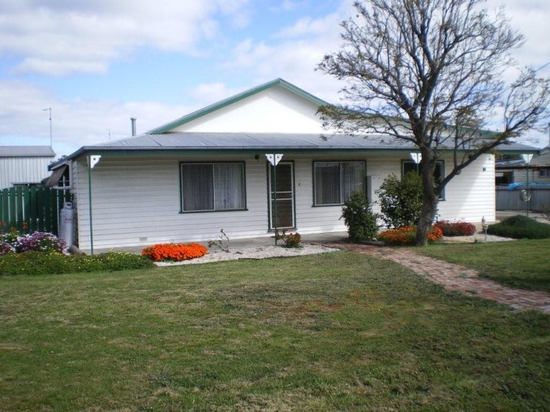 SPACIOUS FAMILY HOME Picture 2