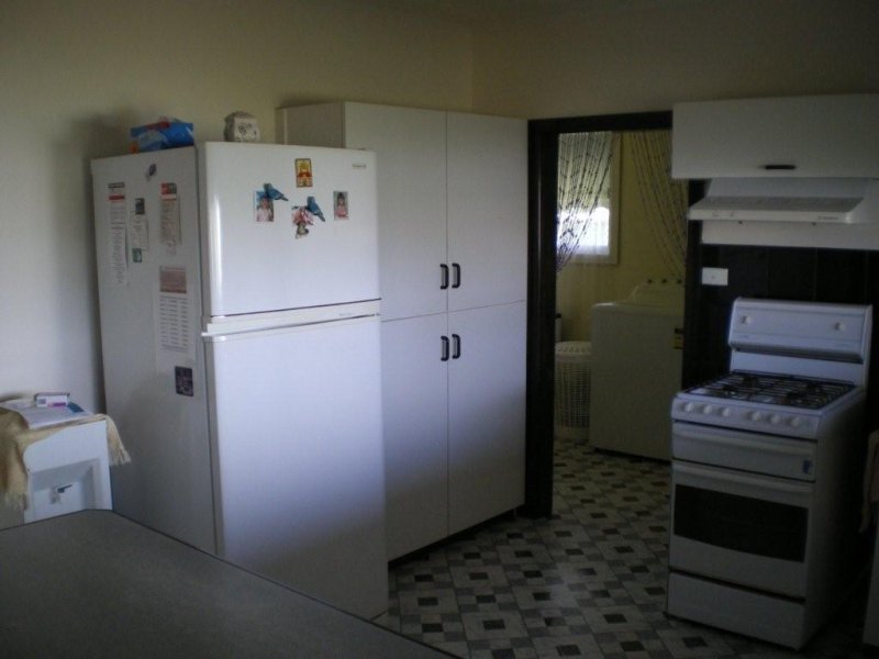 SPACIOUS FAMILY HOME Picture 3