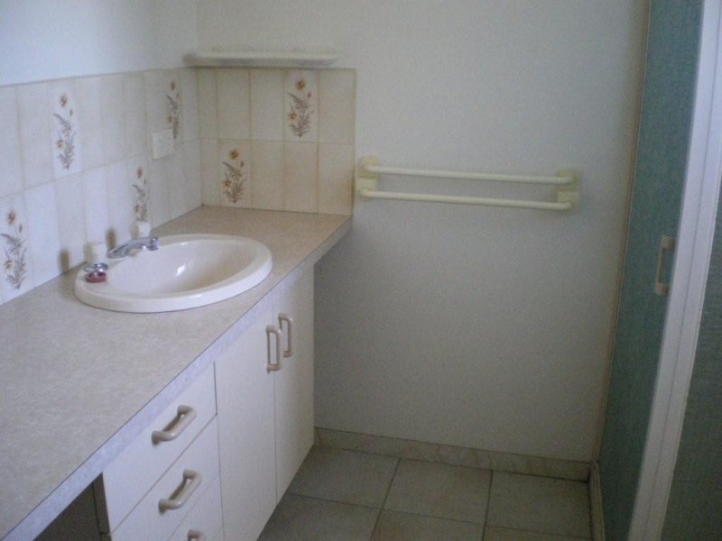 WALK TO THE SHOPS- WARRACKNABEAL Picture WALK TO THE SHOPS- WARRACKNABEAL Picture