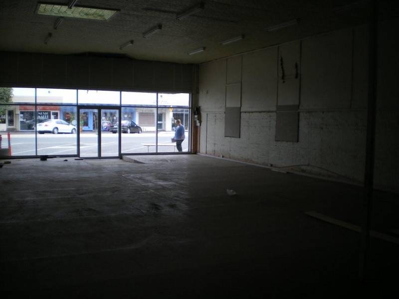 COMMERCIAL-
LEASE AVAILABLE -WARRACKNABEAL Picture 3