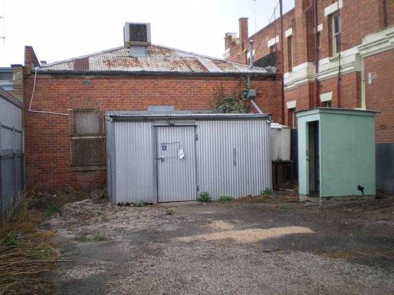 COMMERCIAL-
LEASE AVAILABLE -WARRACKNABEAL Picture 2
