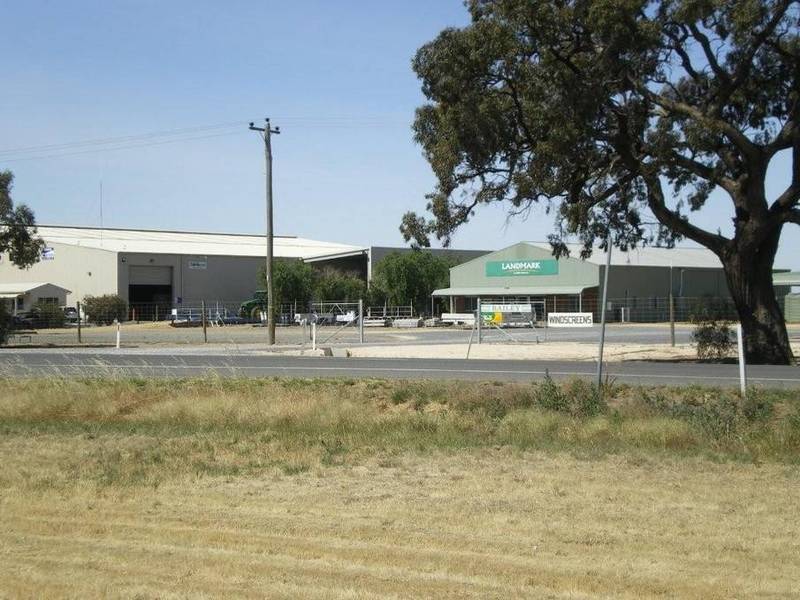 OPPORTUNITY KNOCKS- INDUSTRIAL BLOCK- REDUCED TO SELL Picture 2