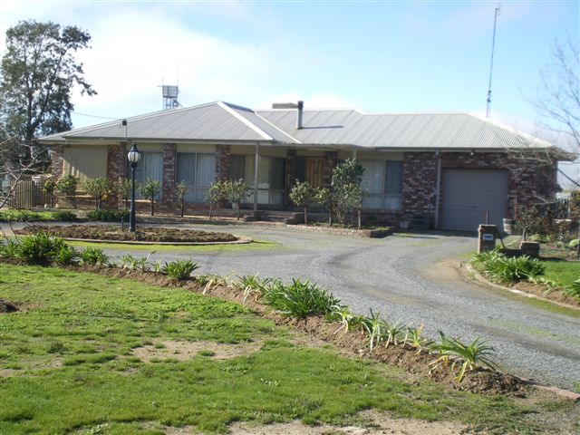 EXECUTIVE LIVING Picture 1