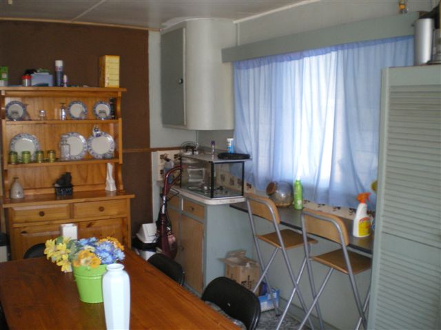 2 TITLES 1
PRICE Picture 2