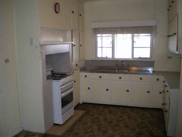 THE PARIS END OF TOWN Picture 2