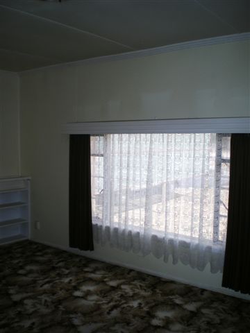 THE PARIS END OF TOWN Picture 3