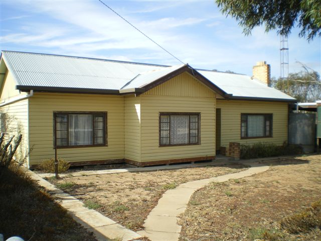 THE PARIS END OF TOWN Picture 1