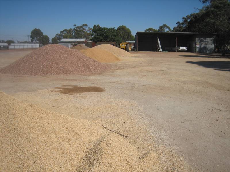 AUCTION SATURDAY 23RD MAY 2009 10.00 AM
BULOKE SAND & SOIL - BORUNG HIGHWAY DONALD Picture 3