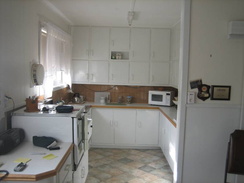 MAINTAINED FAMILY HOME FOR GENUINE SALE NOW! Picture 2