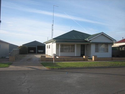 MAINTAINED FAMILY HOME FOR GENUINE SALE NOW! Picture