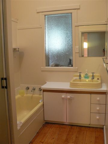 FAMILY HOME IN A GREAT NEIGHBOURHOOD Picture 3