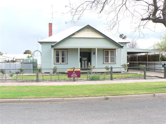 FAMILY HOME IN A GREAT NEIGHBOURHOOD Picture 1