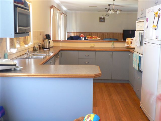 FAMILY HOME IN A GREAT NEIGHBOURHOOD Picture 2