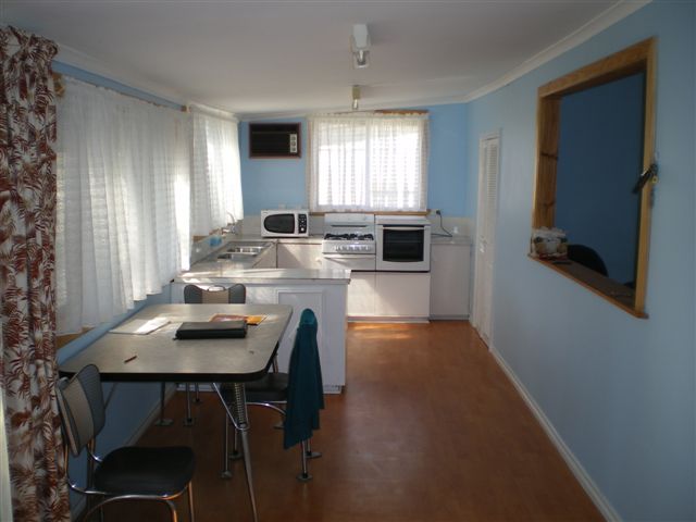 MOVE IN AND UNPACK! Picture 2