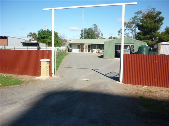 Don't Need A Lot of House Space Picture 3