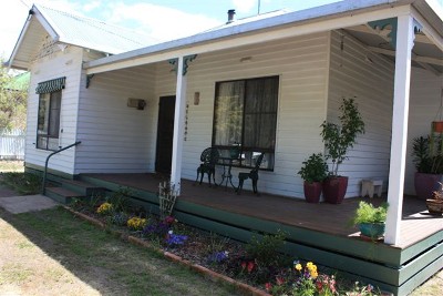 CREEK VIEWS WITH WATER! Picture