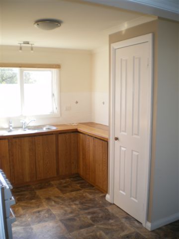 OPPORTUNITIES GALORE! Picture 2