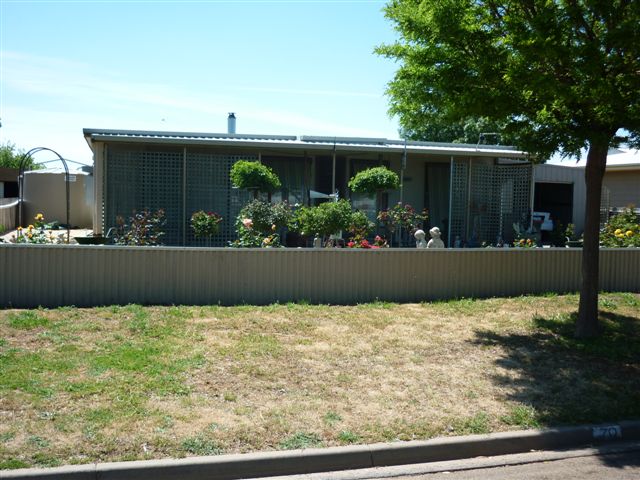 Tidy Home & Bungalow Package in a Neat Yard Picture 2