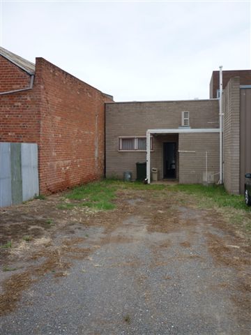 LEASE IN THE HEART OF TOWN-WARRACKNABEAL Picture 3