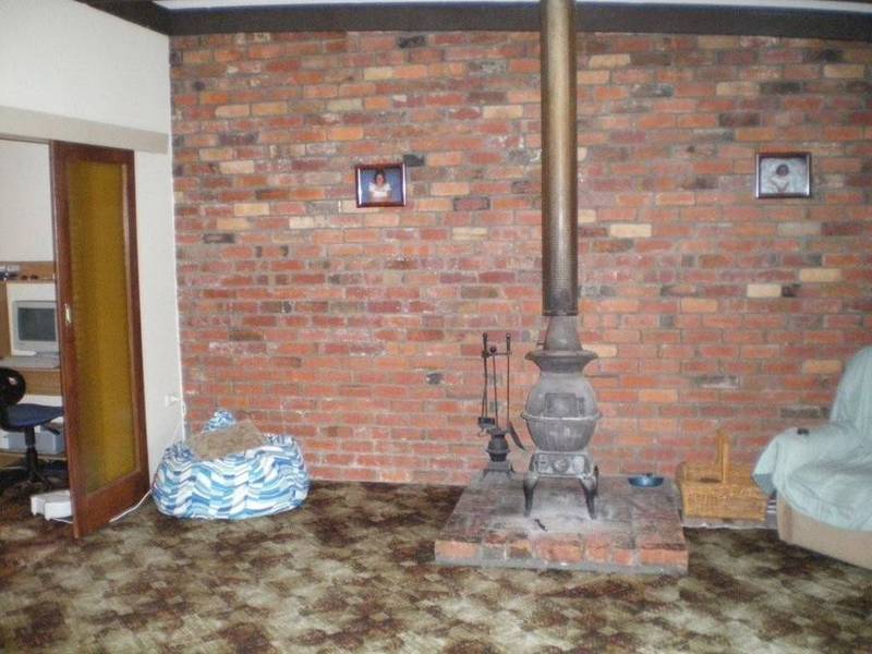 INVESTMENT GEM- CHECK OUT THE PRICE! Picture 3