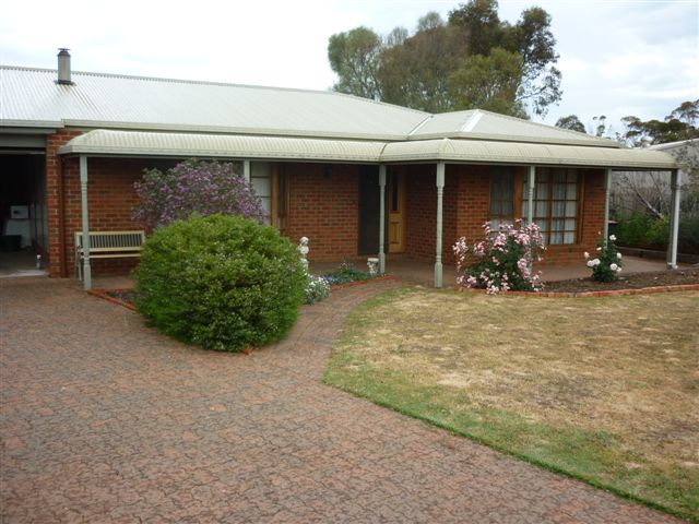 Comfortable Living in a Quiet End of Town Picture 2