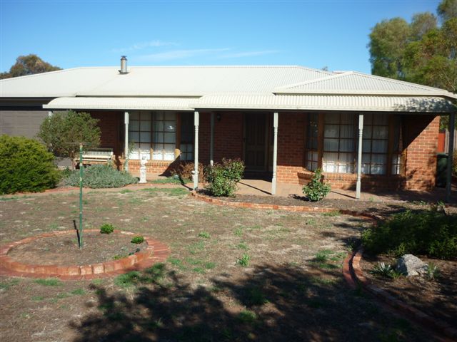 Comfortable Living in a Quiet End of Town Picture 3