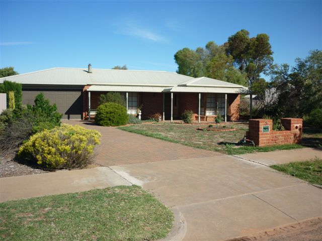 Comfortable Living in a Quiet End of Town Picture 1