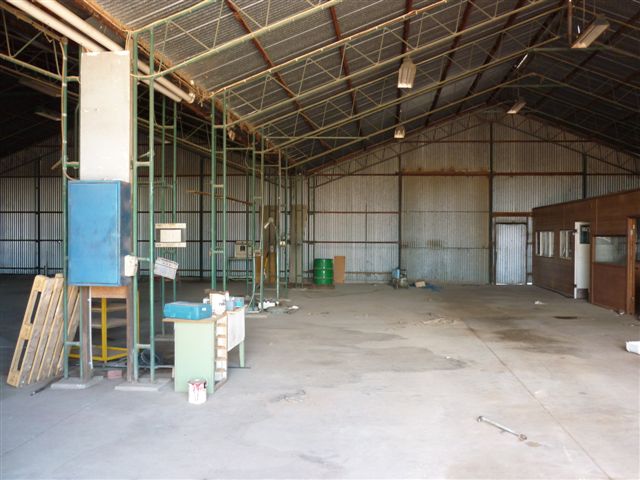 WHAT A SHED- INDUSTRIAL- ON 11/2 ACRES (APPROX) Picture 2