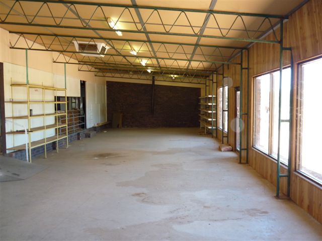 WHAT A SHED- INDUSTRIAL- ON 11/2 ACRES (APPROX) Picture 3