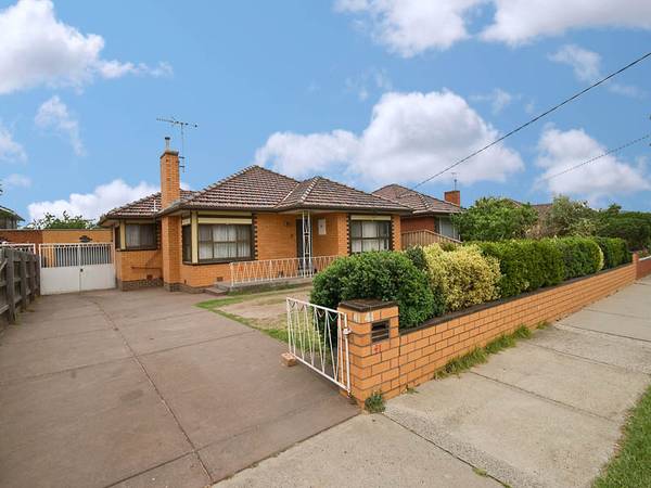 FANTASTIC OPPORTUNITY FOR 1st HOME BUYERS/INVESTORS Picture 1