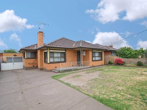 FANTASTIC OPPORTUNITY FOR 1st HOME BUYERS/INVESTORS Picture 2