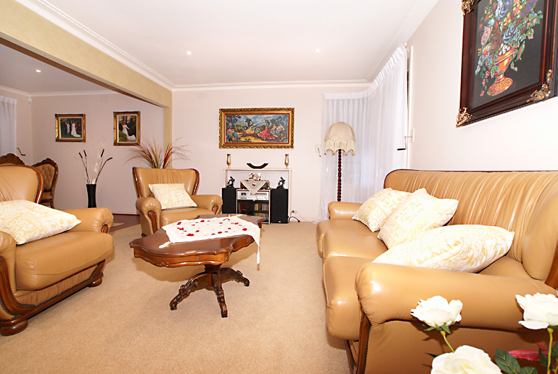 ATTENTION BUYERS, FIRST TIME SELLER Picture 2