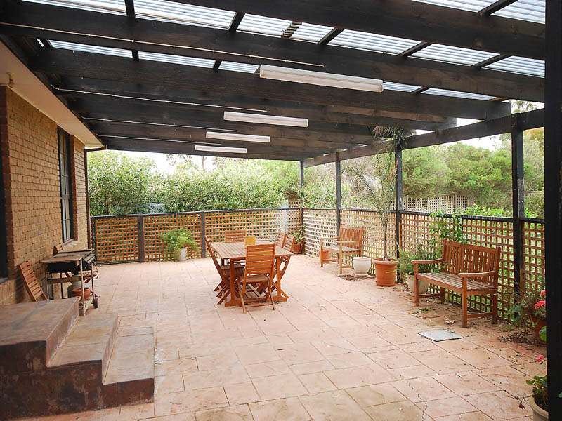 MASSIVE BLOCK MINUTES FROM TOWN Picture