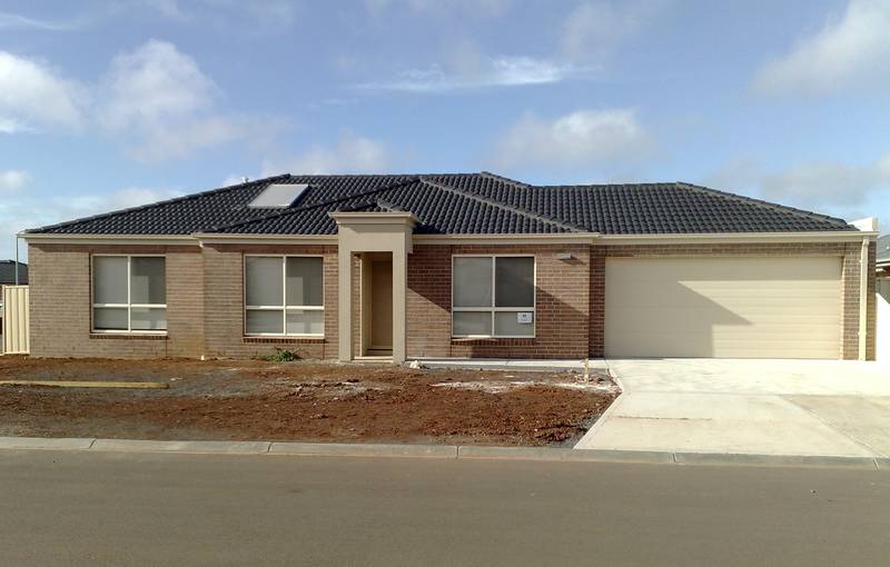 SIMPLY STYLISH BRAND NEW RESIDENCE Picture 1