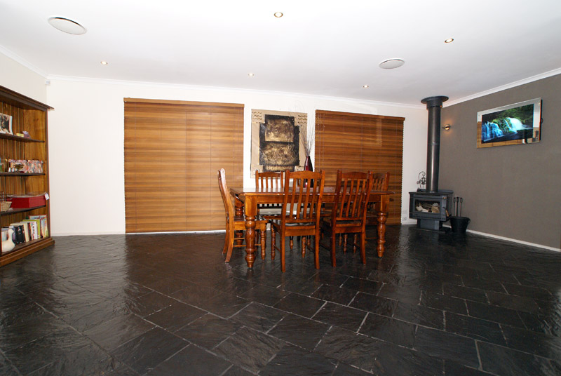 THE COMPLETE ENTERTAINER Picture 3