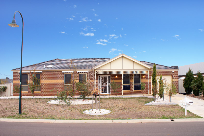 AN IDEAL FAMILY STARTER Picture 1