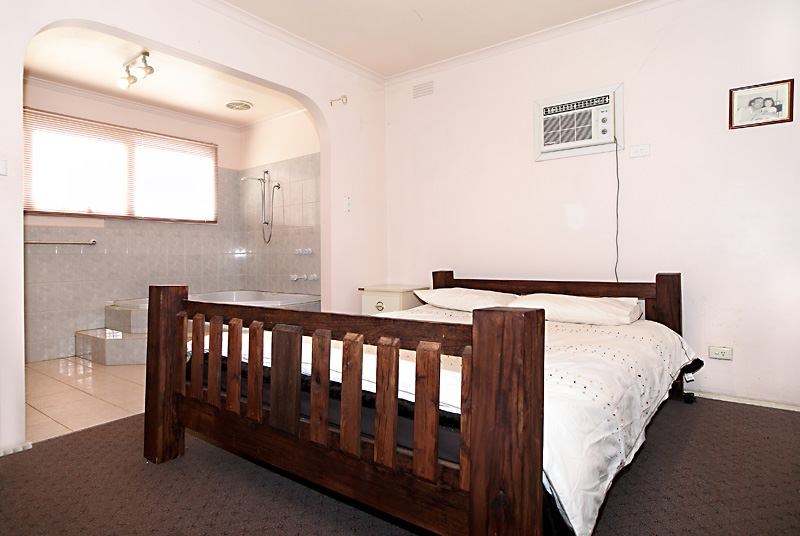 JUST WAIT UNTILL YOU SEE INSIDE! Picture 3