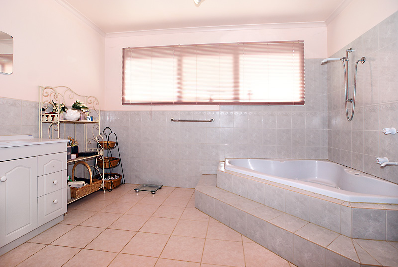 JUST WAIT UNTILL YOU SEE INSIDE! Picture 2