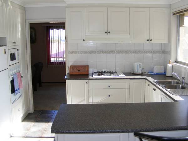 4 DOUBLE BEDROOMS PLUS A STUDY Picture 2