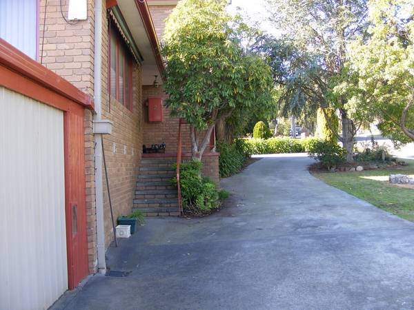 4 DOUBLE BEDROOMS PLUS A STUDY Picture 3