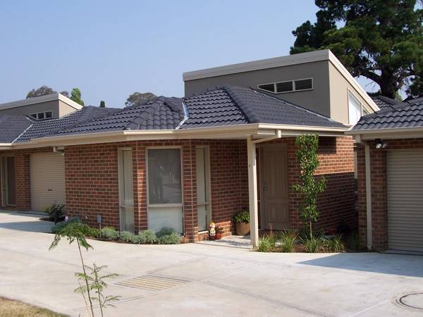 CONTEMPORARY TOWNHOUSE Picture 1