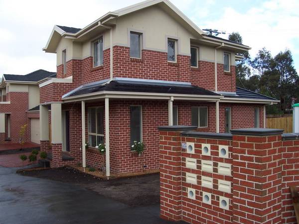 NEW LUXURY TOWNHOUSES Picture 1