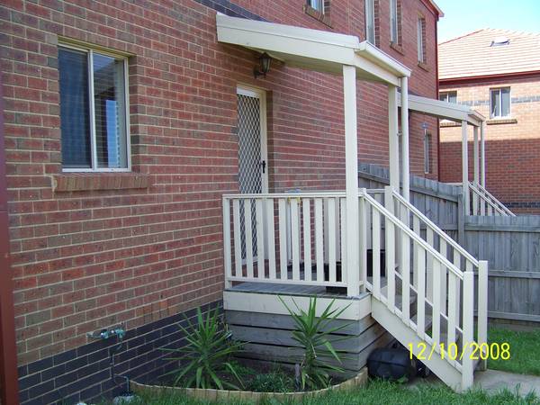 DOUBLE STORY FAMILY LIVING Picture 1