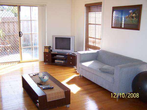 DOUBLE STORY FAMILY LIVING Picture 2