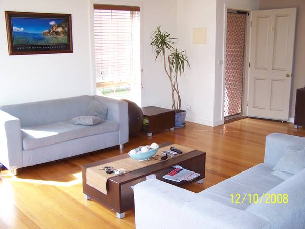 DOUBLE STORY FAMILY LIVING Picture 3