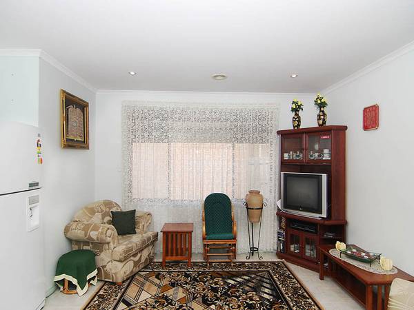 SPACIOUS ENTERTAINER ON THE LAKE Picture